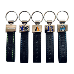 Lder/Metal nglering med logo/tekst p bde metalhovedet og lderet