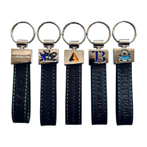 Lder/Metal nglering med logo/tekst p bde metalhovedet og lderet