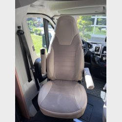 Sdeovertrk til Autocamper udfrt i slidstrkt lderlook kombineret med stof