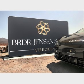 Skilt til vg til fotografering af salgsbiler